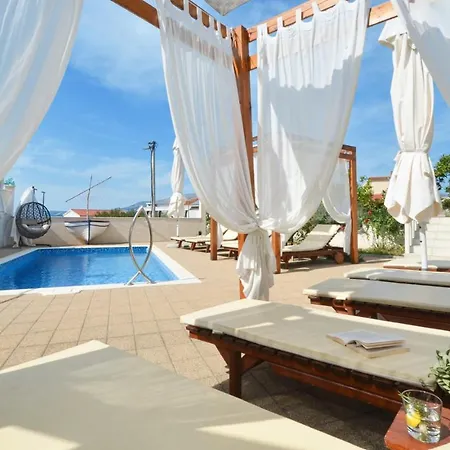 Santo - Okrug Gornji * Trogir