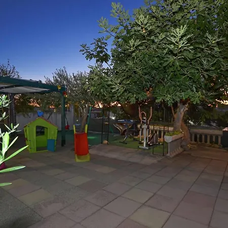 Santo - Okrug Gornji Trogir