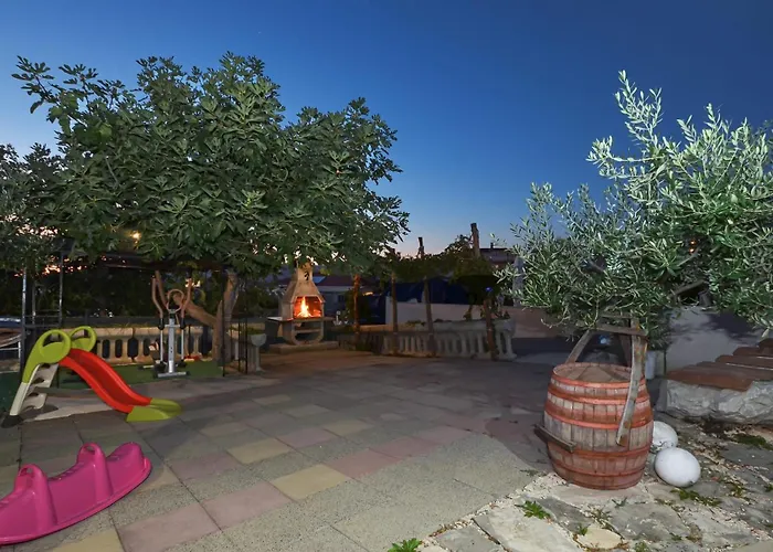 Santo - Okrug Gornji Trogir
