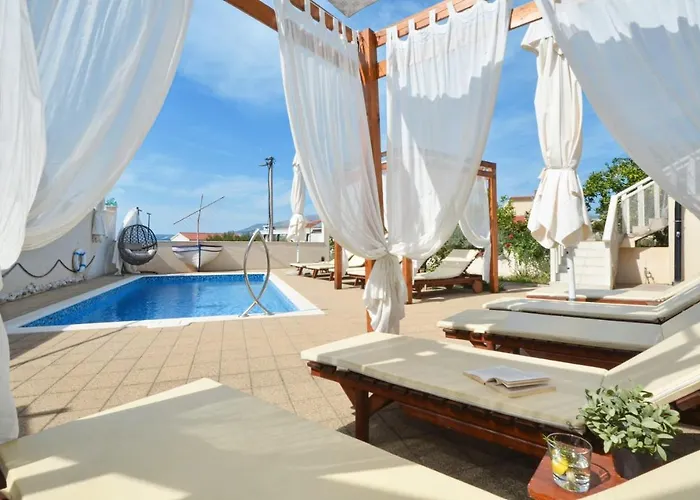 Santo - Okrug Gornji * Trogir